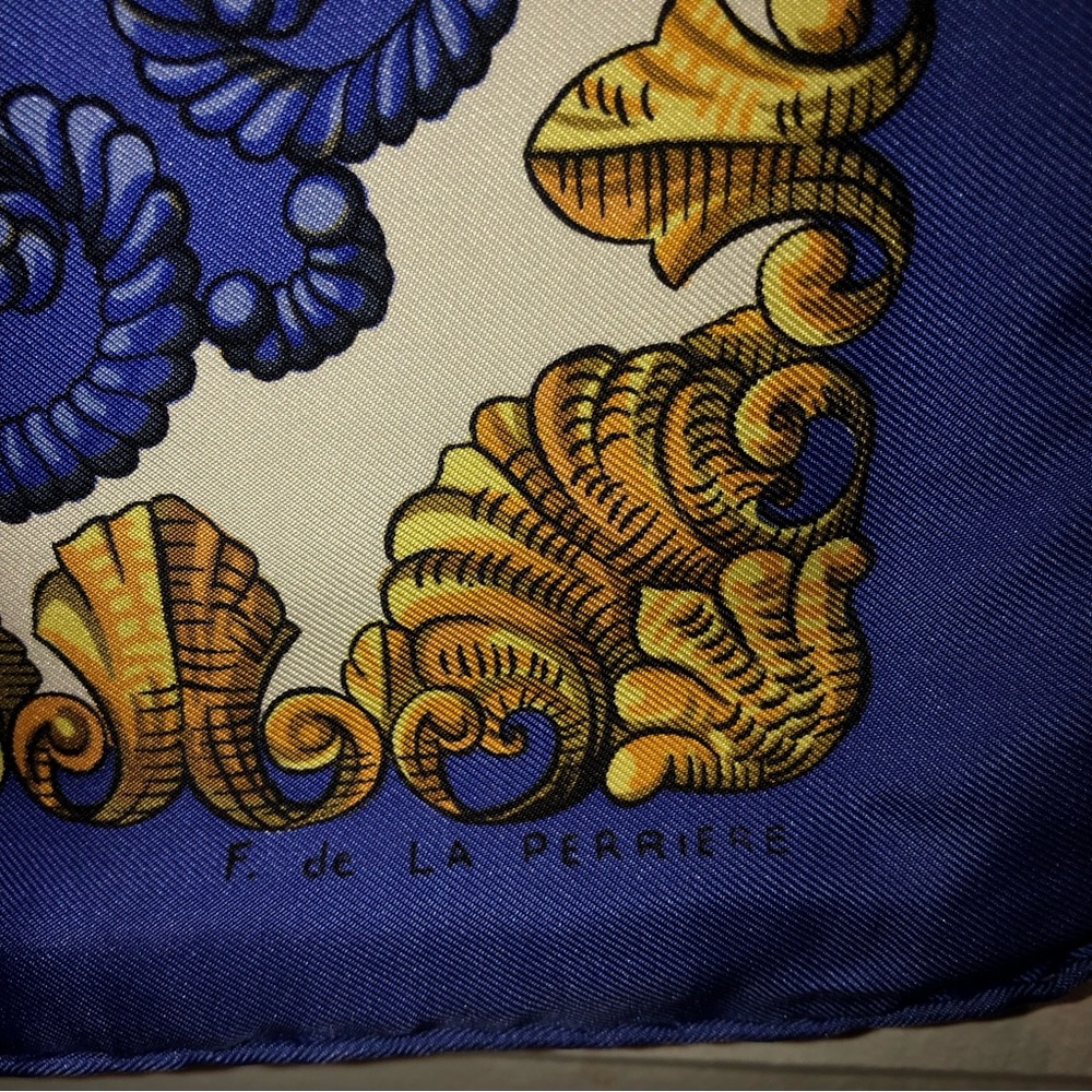 Hermès Vintage Authentic“LVDOVICVS MAGNVS” Blue Multi💯%Silk Scarf - Picture 8 of 15